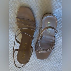 NWT Unisa Womens Yestie Heeled Sandals size 8.5 Beige